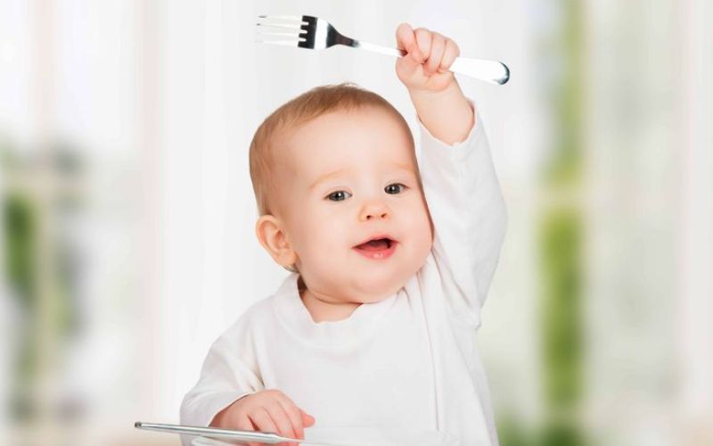 Độ tuổi thích hợp để trẻ ăn yến