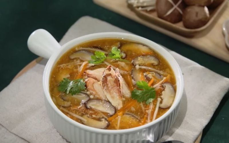 Nấu súp yến cùng nấm hương 