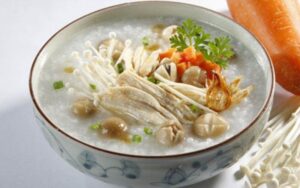 Tổ yến cùng gà xé đầy dinh dưỡng