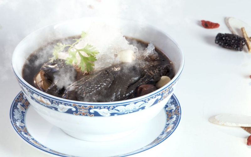 Yến cùng chim bồ câu hầm đầy dưỡng chất